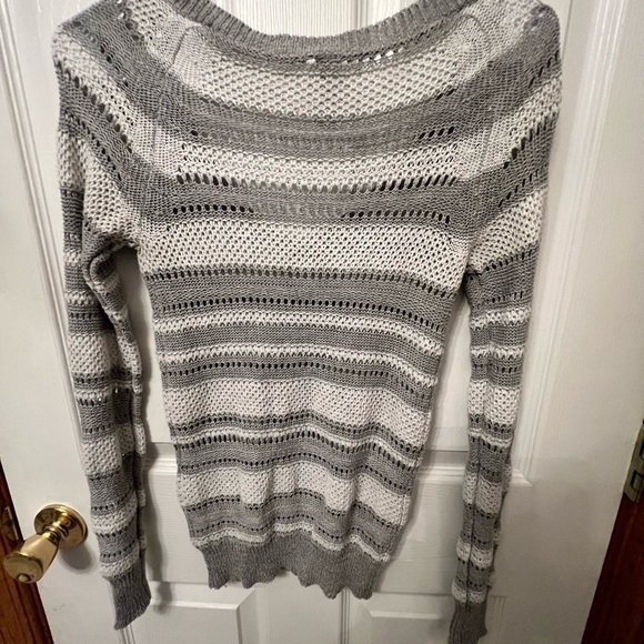 Aeropostale Long Sleeve V Neck Knit Sweater - Picture 2 of 5